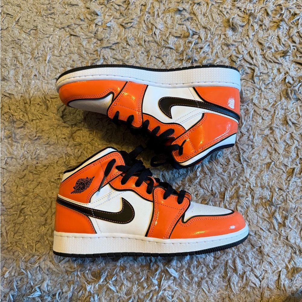 Jordan 1 mid